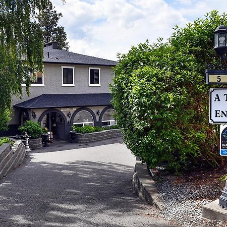 A Touch Of English B&B Kelowna Exterior foto