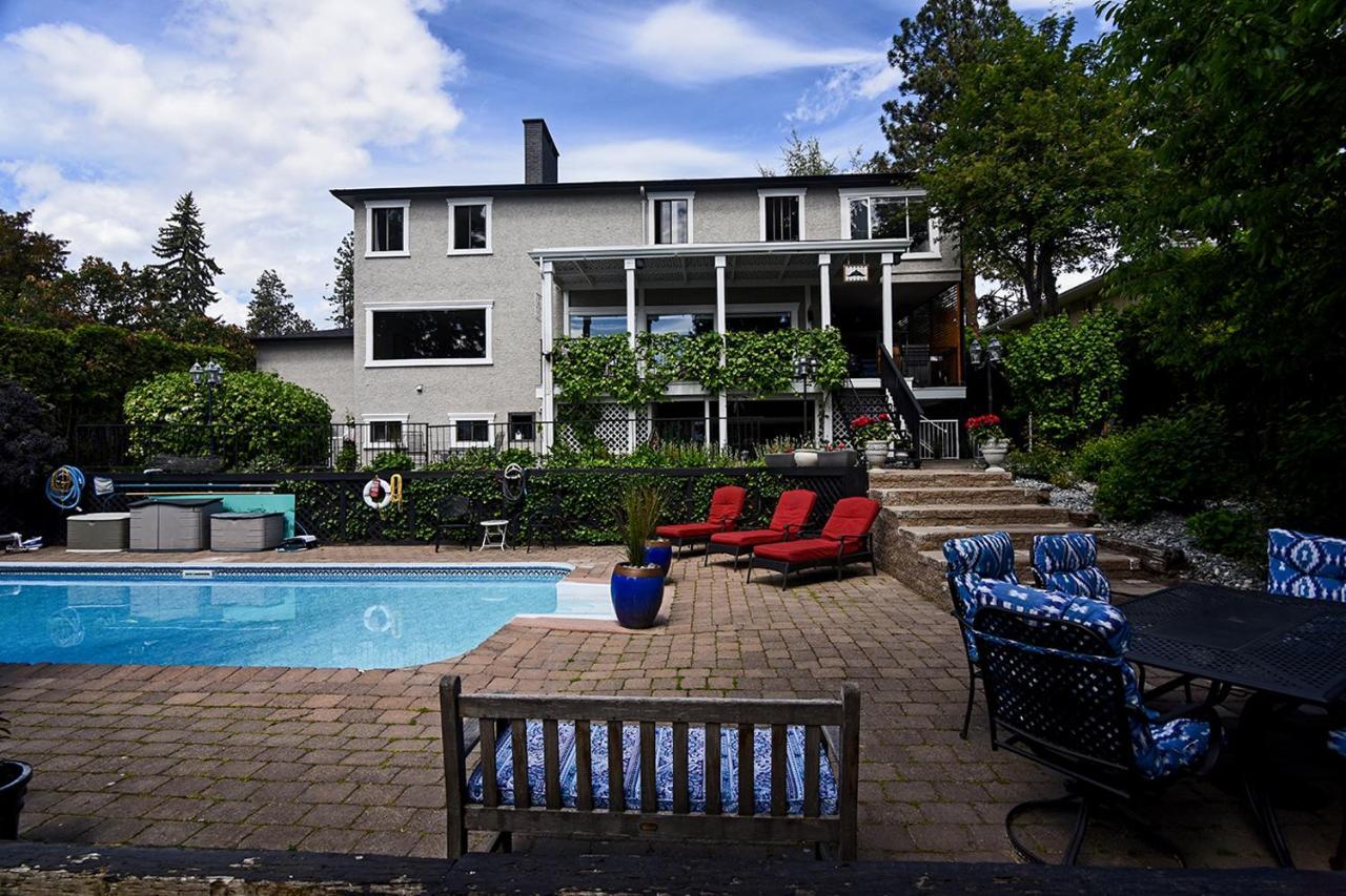 A Touch Of English B&B Kelowna Exterior foto